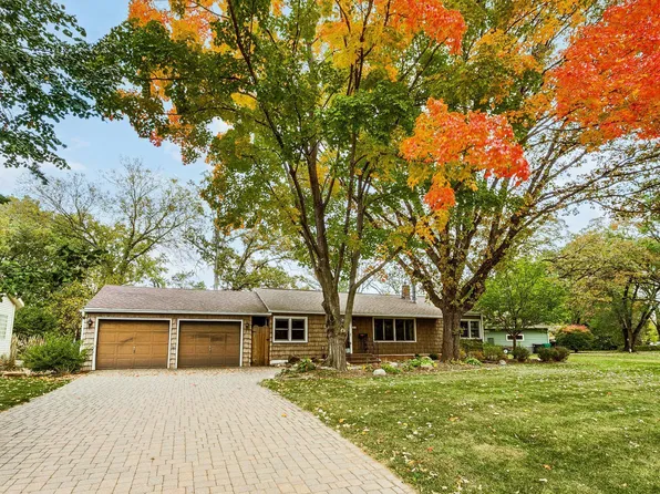 374 Floral Dr, Shoreview, MN 55126