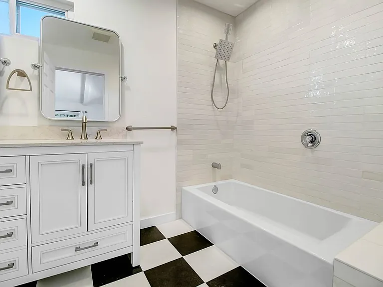 2401 Olive Ave — Photo 2