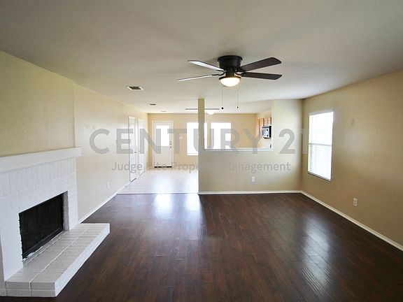 4th image of 321 Briaroaks Dr