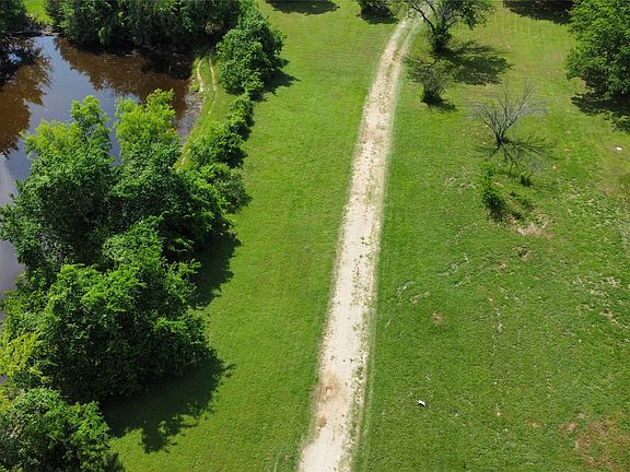2nd image of 806 Old Base Rd