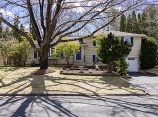 20 Pleasant St, Mystic, CT 06355