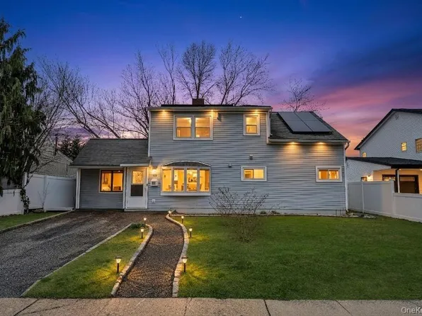 26 Family Lane, Levittown, NY 11756