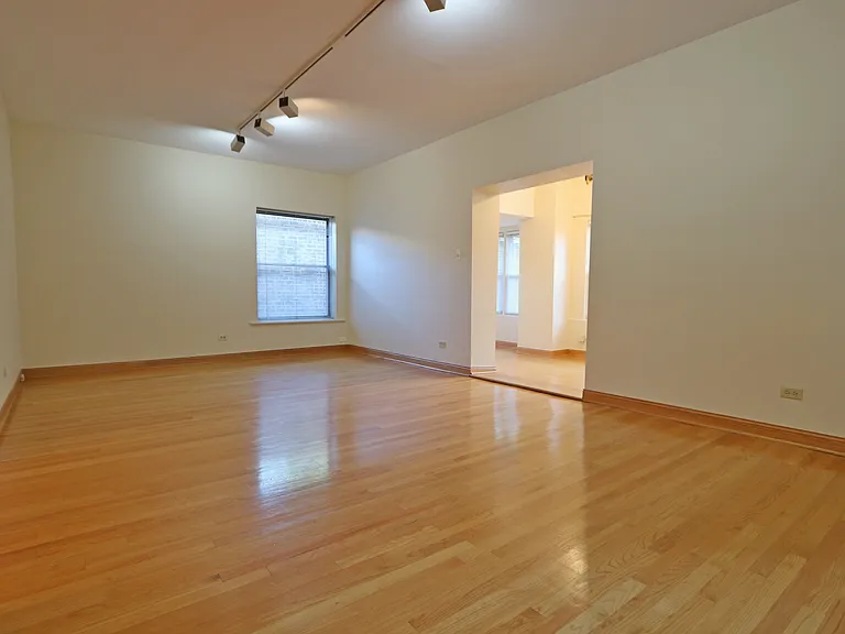 918 W Buena Ave #1 — Photo 3