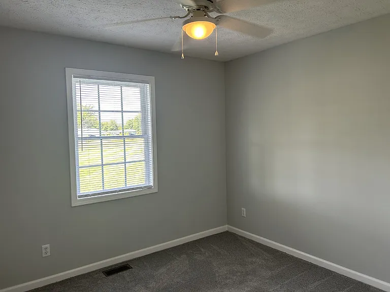 628 Clifton Ln — Photo 7