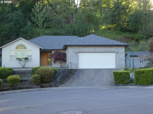 133 NW Woodrose Ct, Roseburg, OR 97471