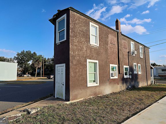 3rd image of 804 W Green St