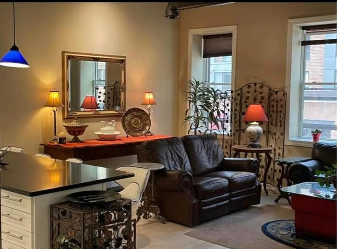3 bed, 2200 sqft, $2,200 — Photo 4