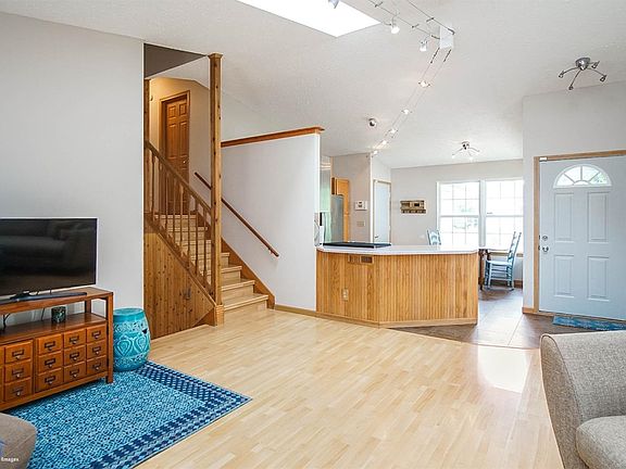 4th image of 313 Galway Dr