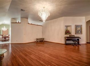 905 Elm Creek Dr, Moore, OK 73160