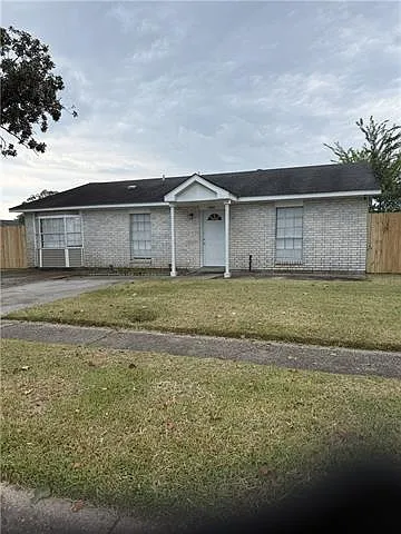 5060 Radcliff St — Photo 1