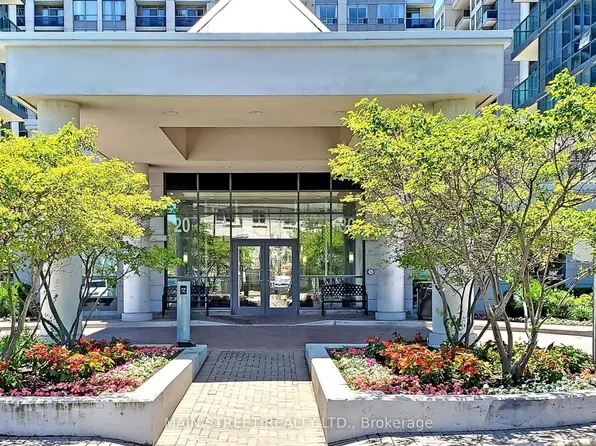 30 N Park Rd #903, Vaughan, ON L4J 0G6