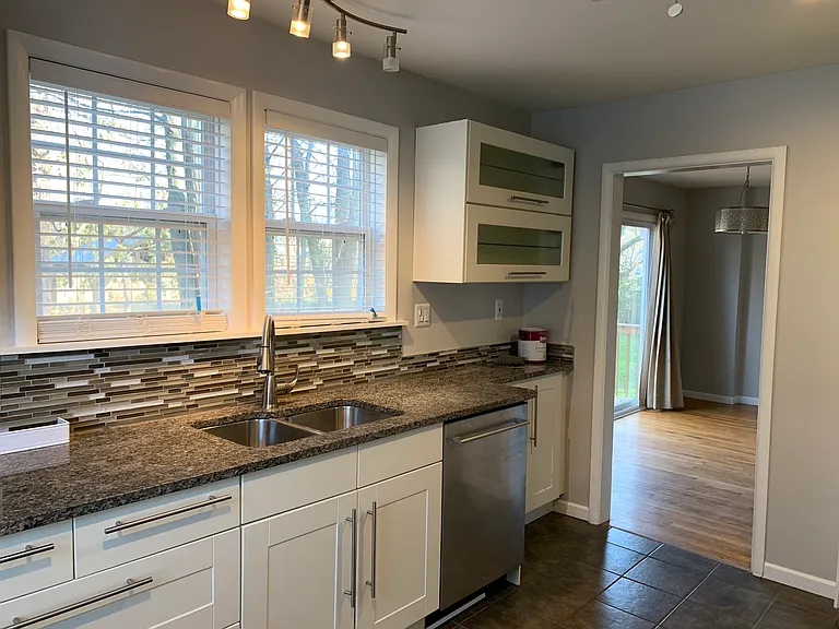 2050 Wycliffe Ave — Photo 9