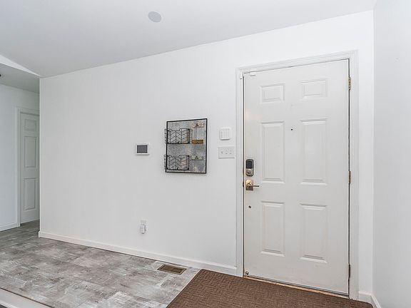 3rd image of 384 Stone Creek Dr