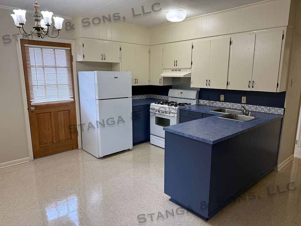 Kitchen angle 1