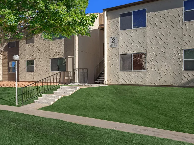 Gateway East Apartments — Photo 8