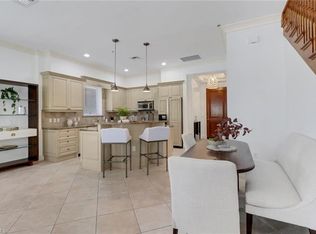 380 10th St S APT 201, Naples, FL 34102