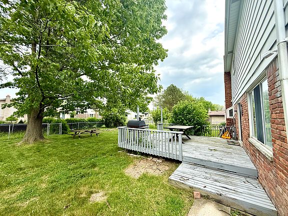 4th image of 1625 Lakewood Dr