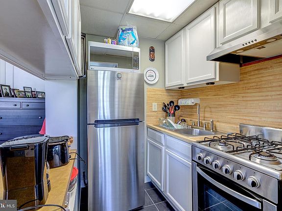 2nd image of 200 S Church St #2