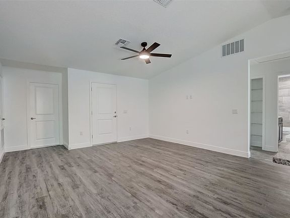 4th image of 301 E 9th St