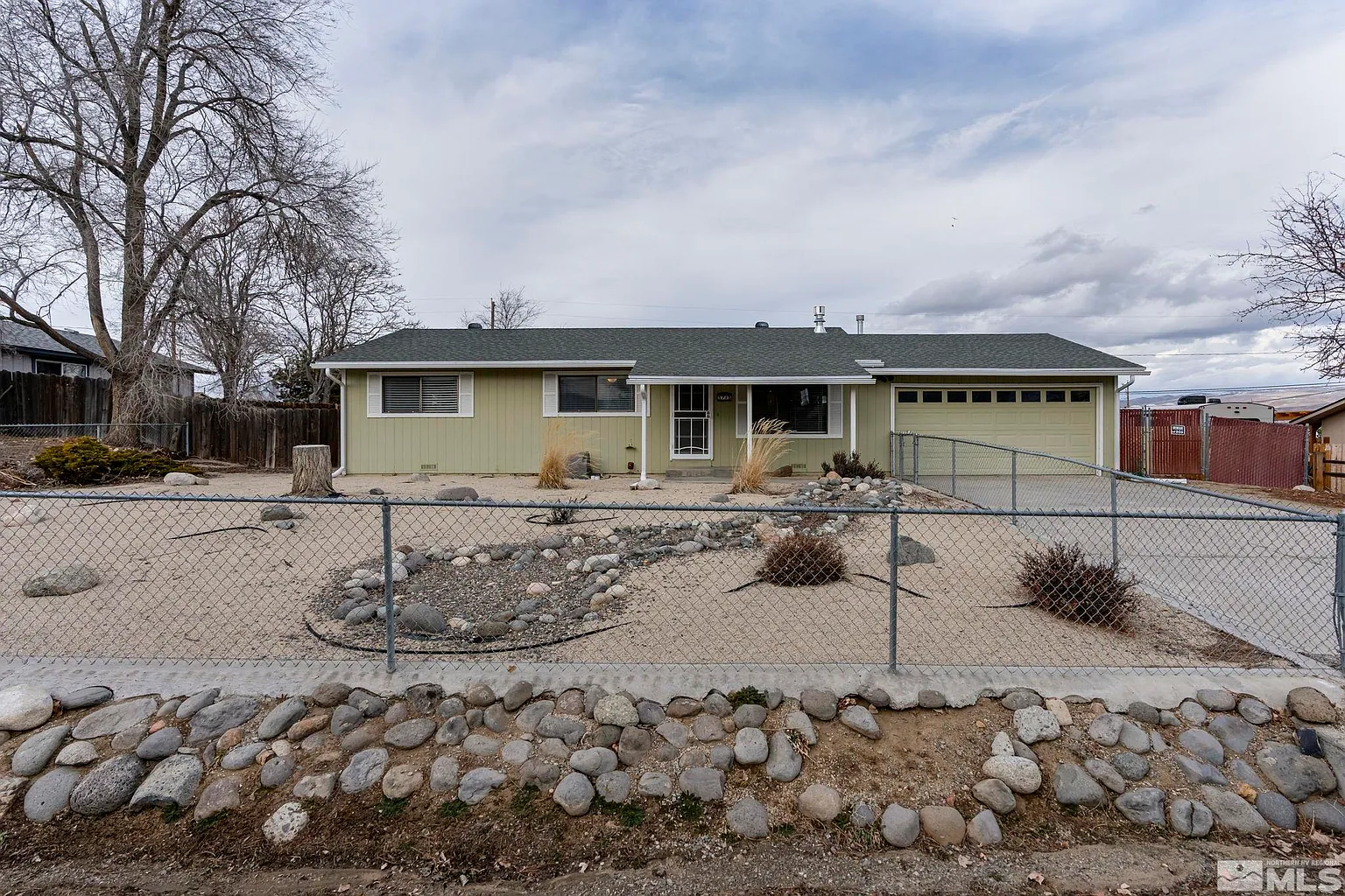 5715 Dolores Dr photo 1