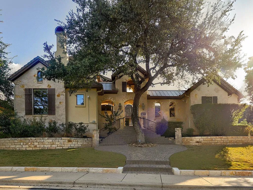 4 bed, 5.0 bath, 3656 sqft, $9,500 — Photo 4