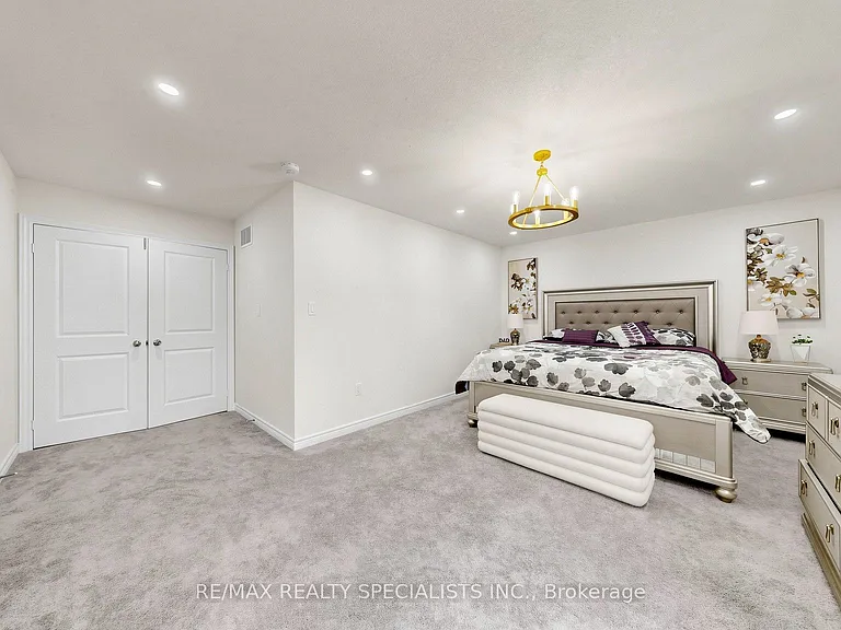 250 Chippewa Ave — Photo 26