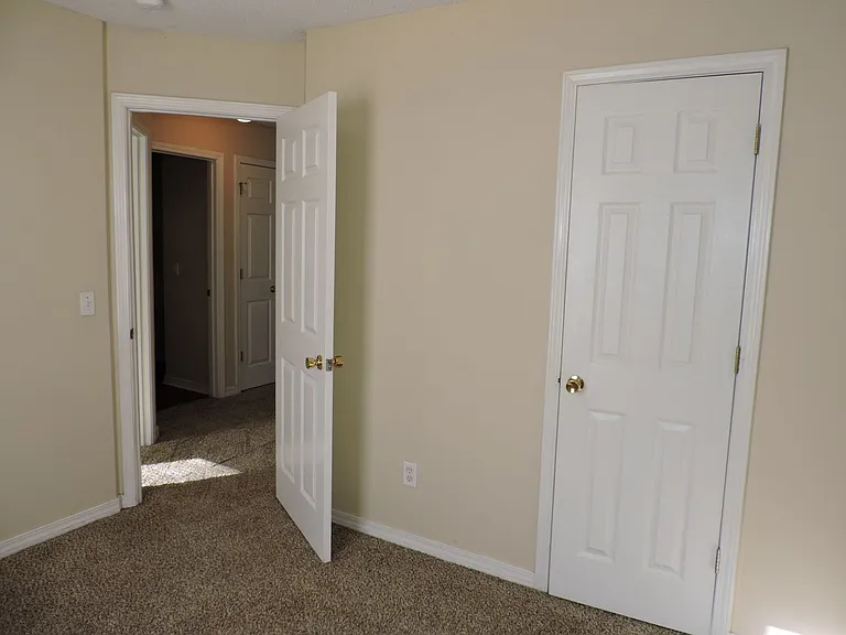 1005 Antigua Cir — Photo 13