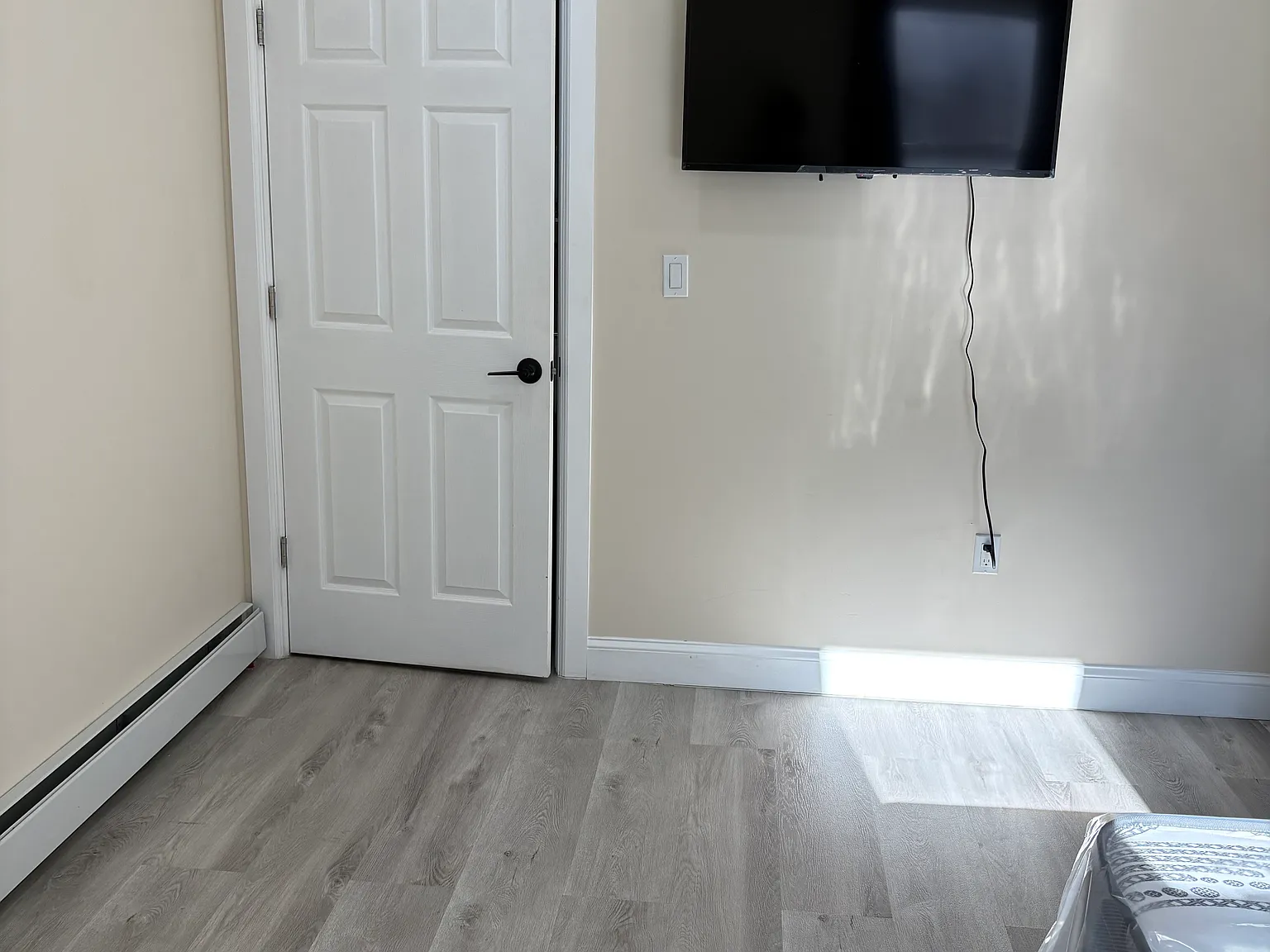 1032 Grove St — Photo 4