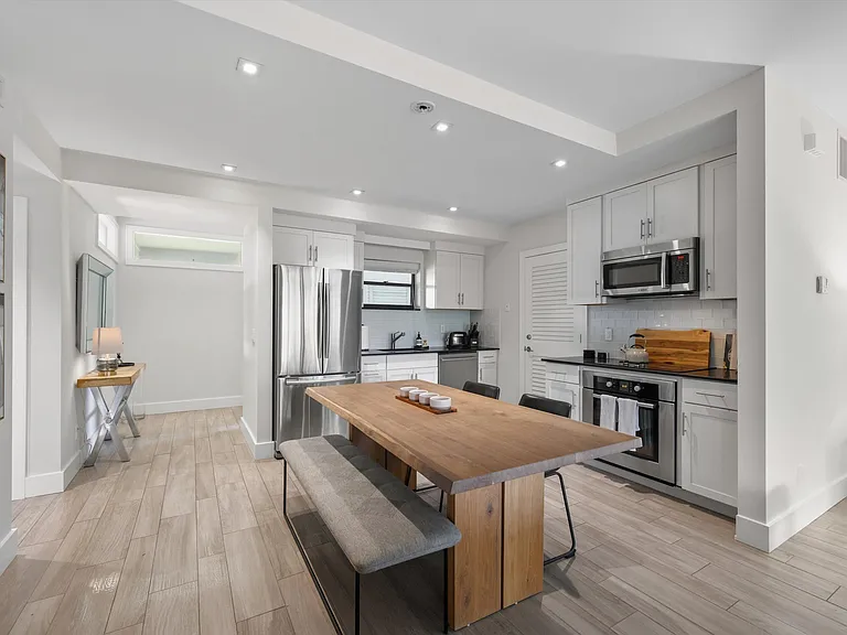 11818 Pebblewood Dr #201 — Photo 7