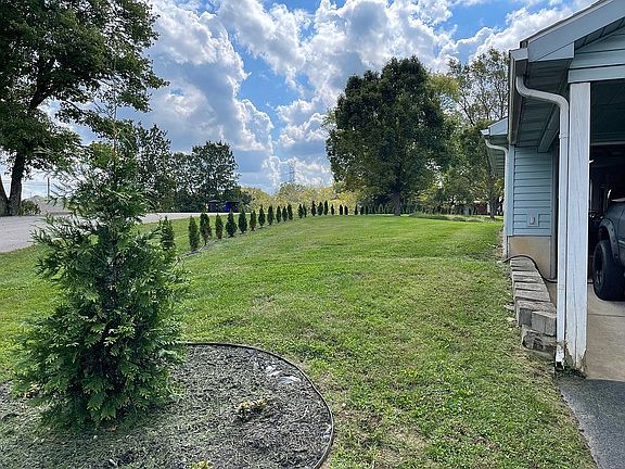 5th image of 321 Meadow Ln