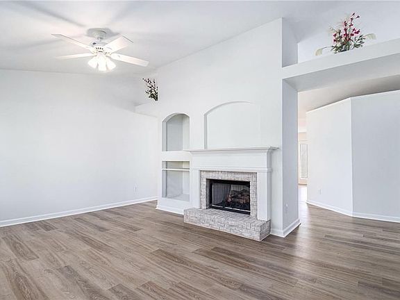 4th image of 430 Fairlawn Dr