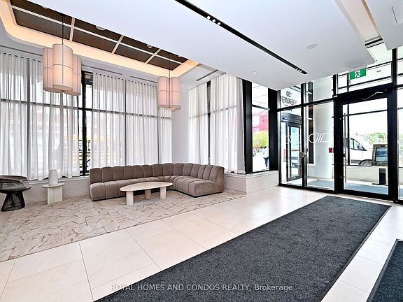 4th image of 10 Oak St #1510