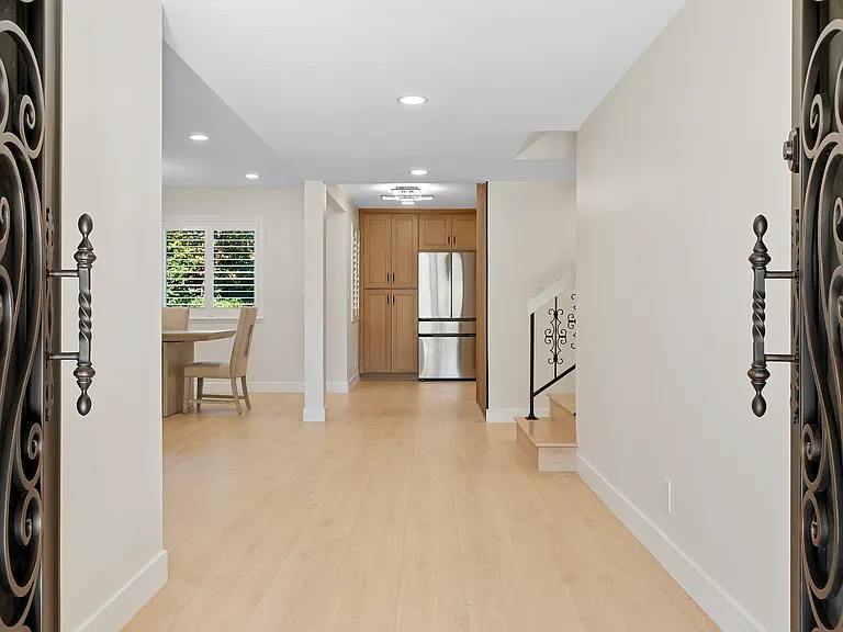9851 Cloverdale Ave — Photo 13