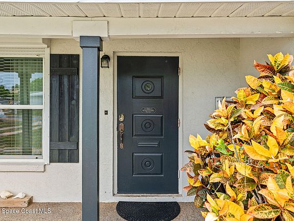 5th image of 303 W Alma Dr