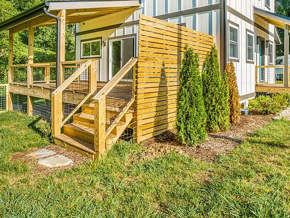 Convenient to yard space