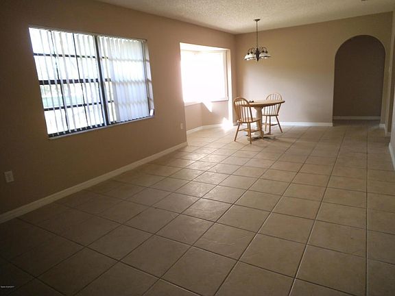 4th image of 2955 Guinevere Dr