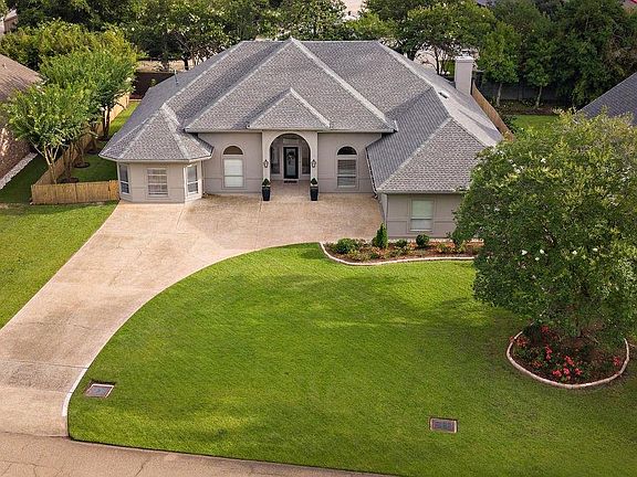 3rd image of 138 Acadian Ln