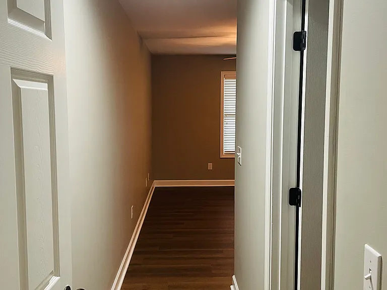 704 Derby Dr — Photo 8