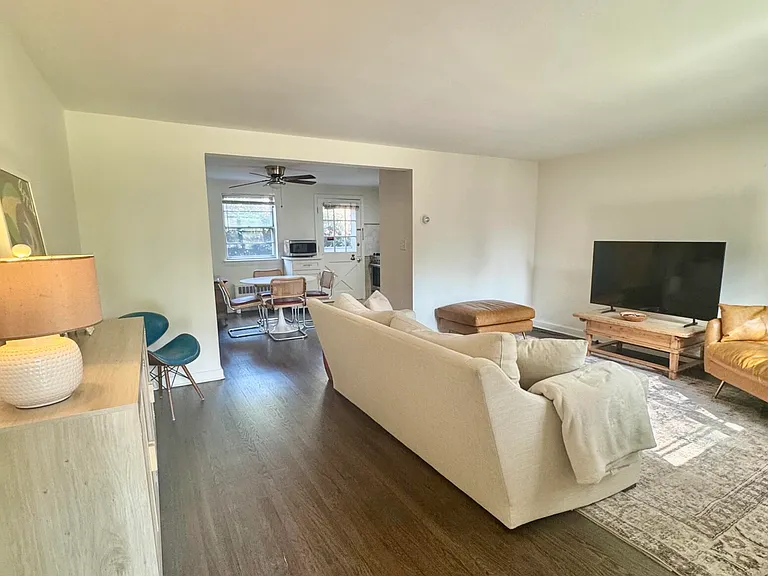 63 Manor Dr — Photo 2