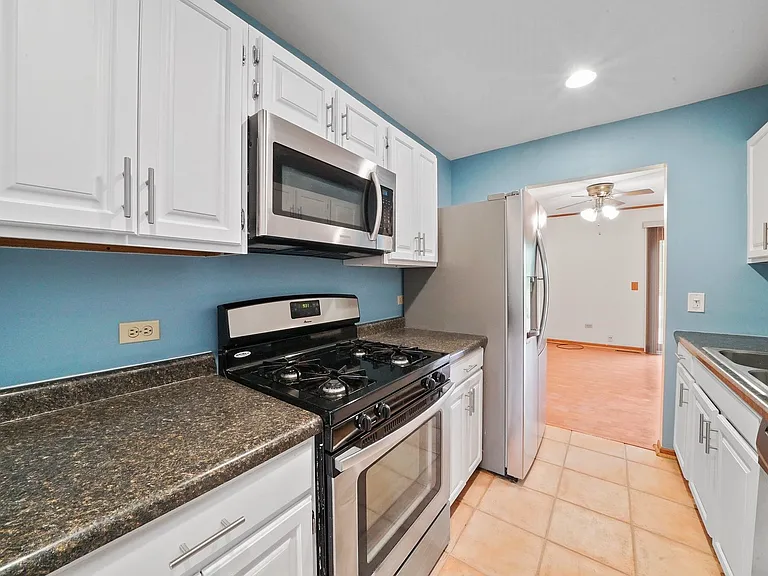 808 Shakespeare Dr — Photo 3