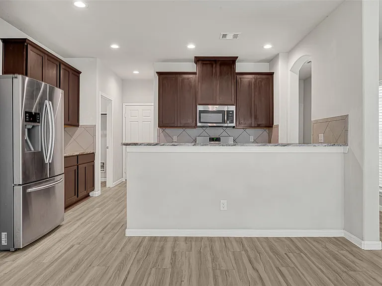 6518 Wenlock Dr — Photo 4
