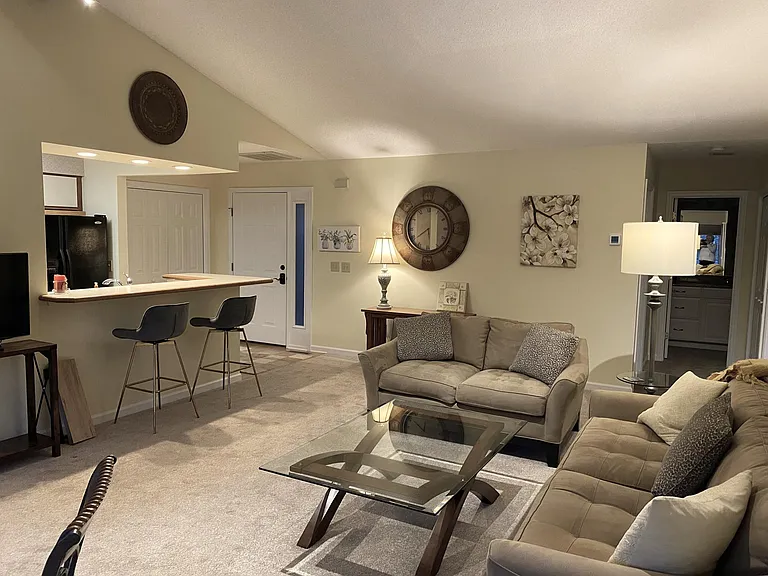 145 Glen Abbey Trl — Photo 8