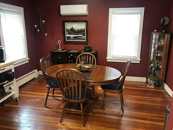 Eating area off kitchen