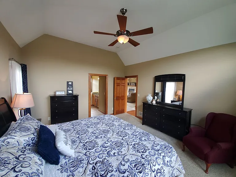 W150N7229 Paseo Ln — Photo 14