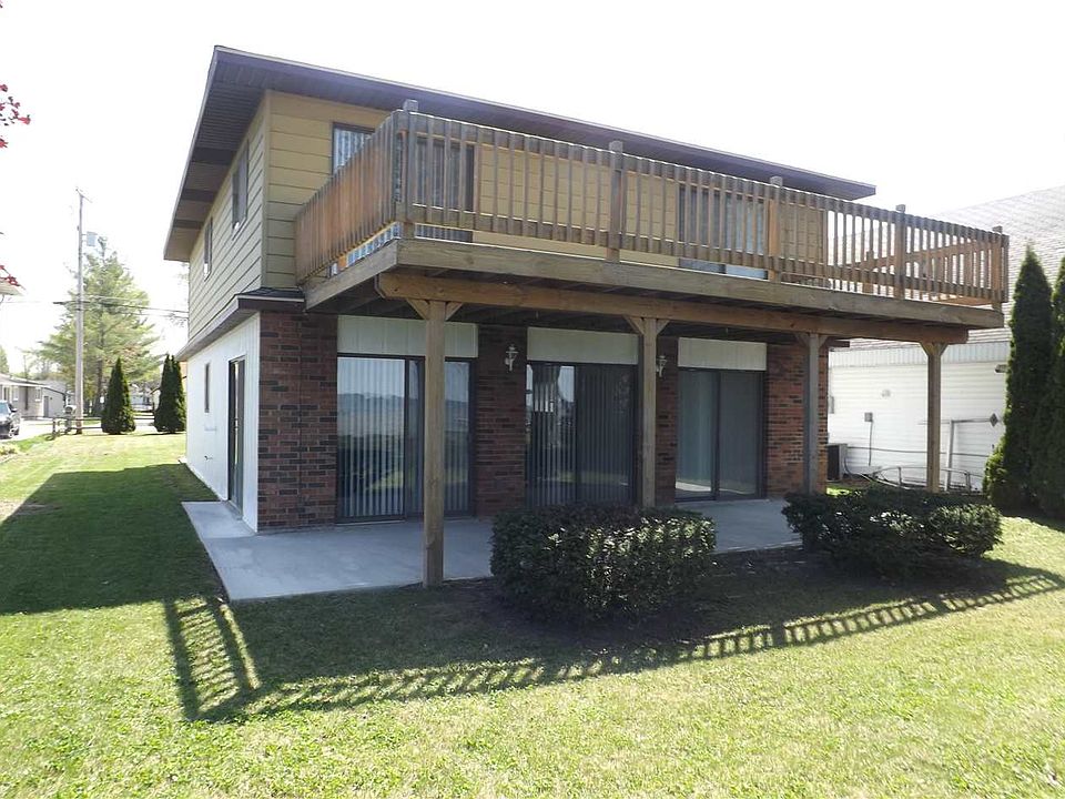 1st image of 776 Iroquois Ave