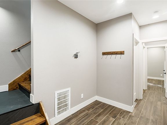 3rd image of 130 Dogwood Pl