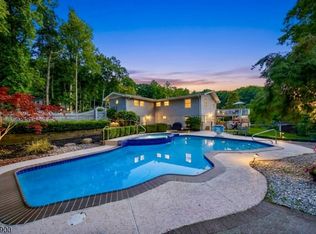 25 Sachem Rd, Lake Hopatcong, NJ 07849