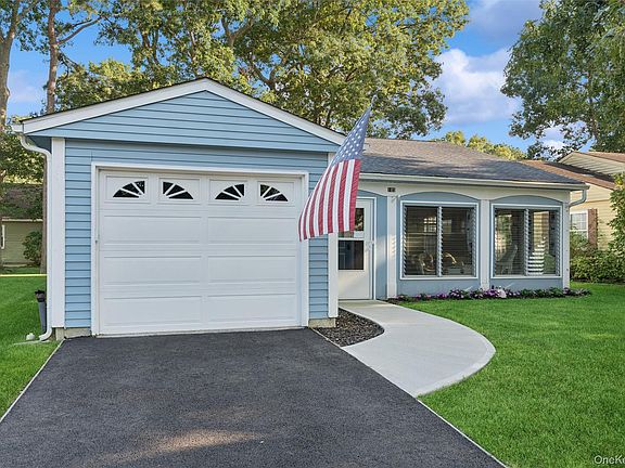3rd image of 185 Kingston Drive