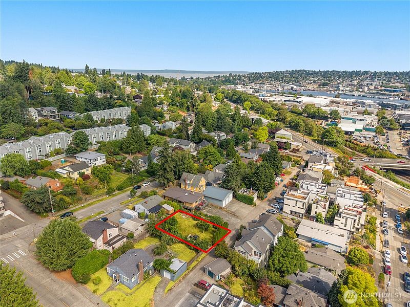 3rd image of 3812 24th Avenue W