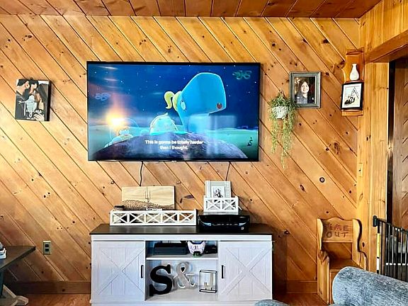 4th image of 552 Number Nine Road